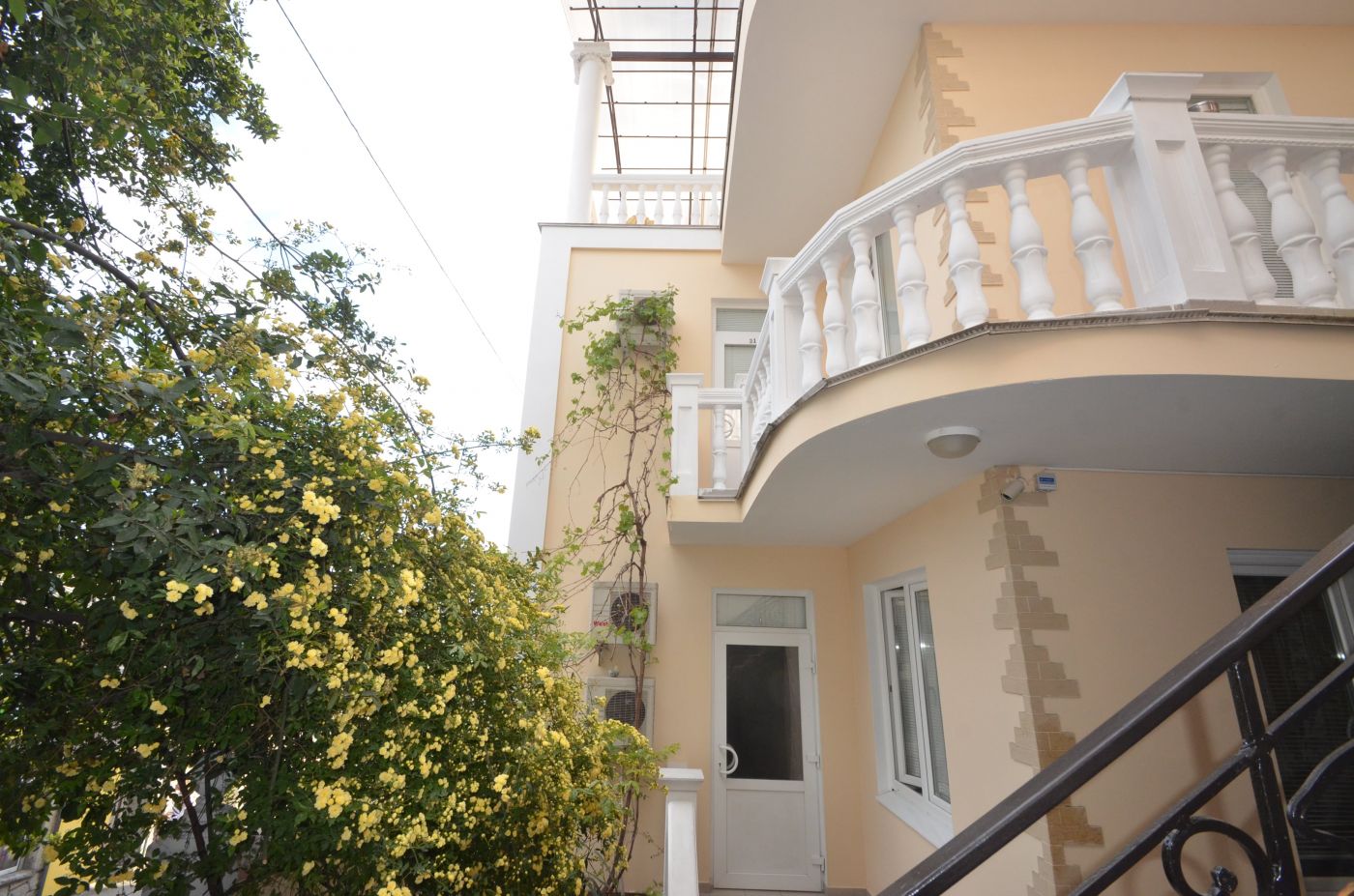 . Гостевой дом частный "Мид". Ялта