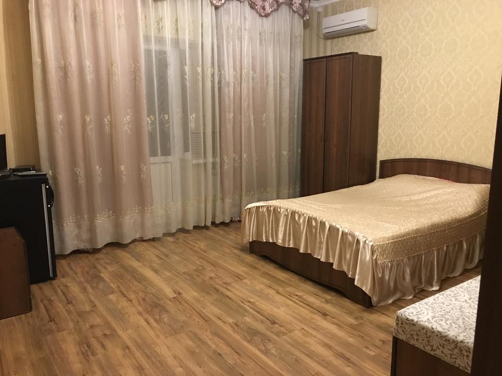 . Гостевой дом У Наталии . Джубга