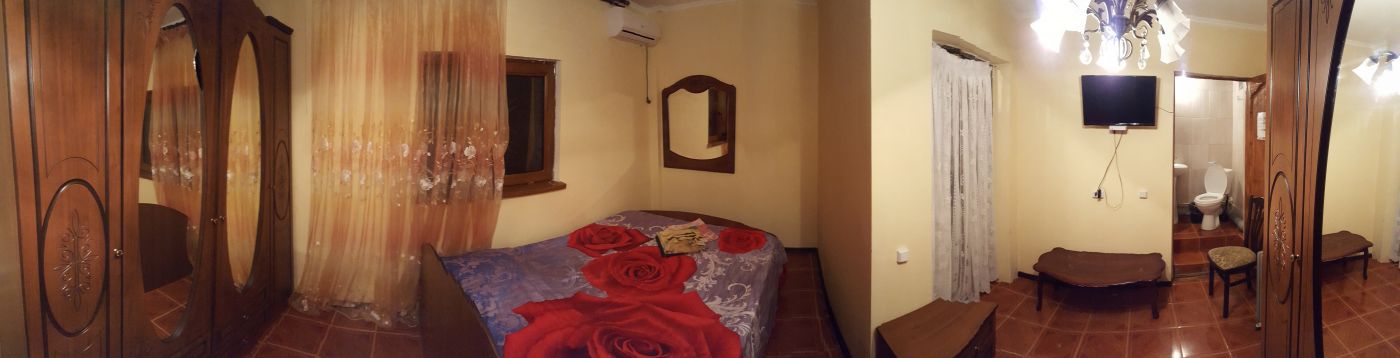 . Гостевой дом У Ирины. Пицунда