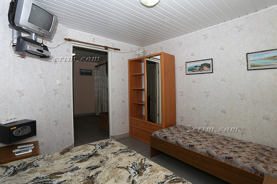 2-х комнатный 4-5-ти местный номер. Гостевой дом "Крымский кораблик". Орджоникидзе