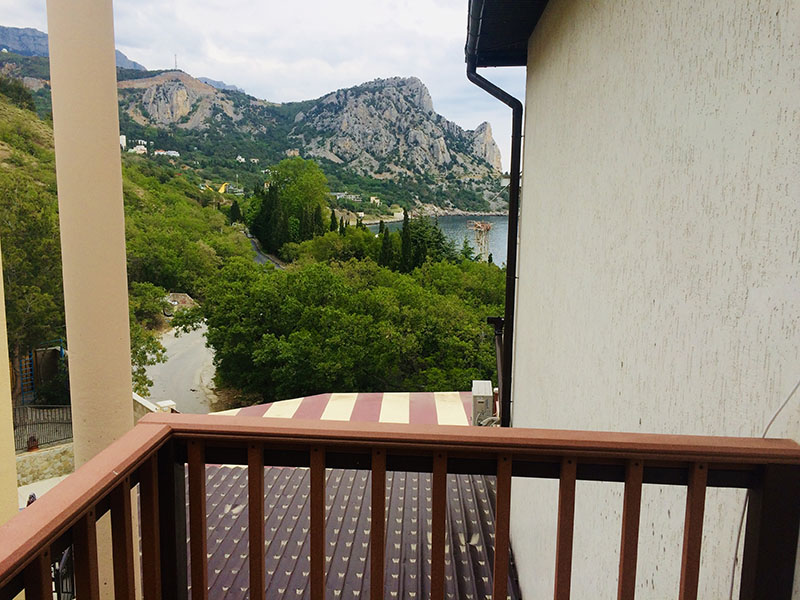 Двухкомнатные Аппартаменты с балконом боковой вид на море. Мини-гостиница "Премьера". Кацивели