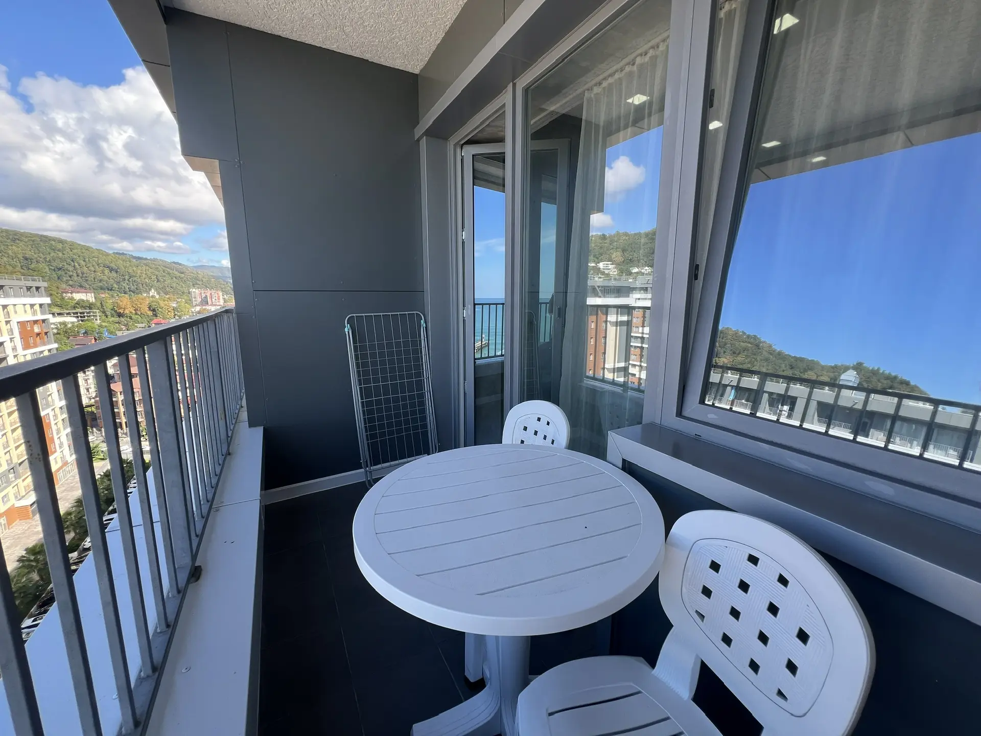 . Квартира в многоквартирном доме Апартамент с видом на море на первой линии. Дагомыс