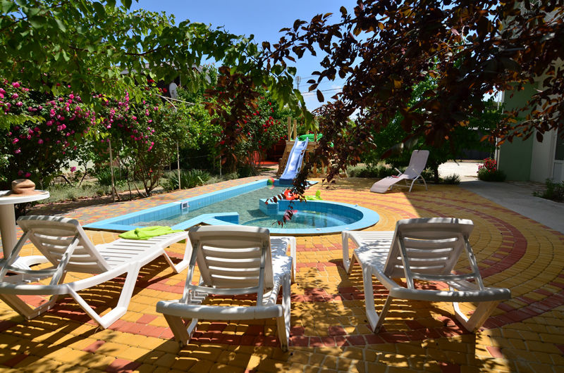 . Частная усадьба "Дом Роз". Заозерное . Частная усадьба "Дом Роз". Заозерное