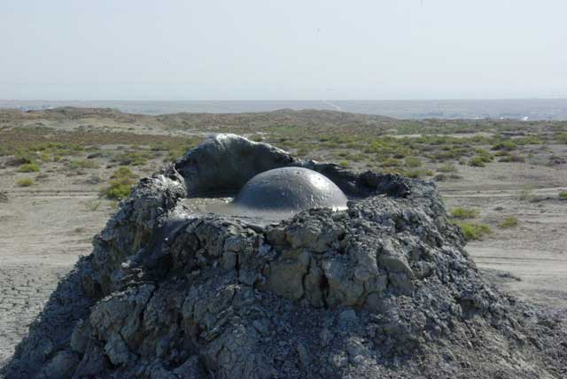 Грязевые вулканы Таманского полуострова. Фото взято с сайта: http://www.azovskoe.com/