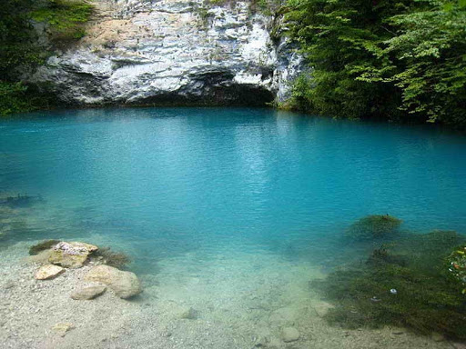 Голубое озеро. Фото взято с сайта: http://www.poleteli.ru/