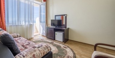 Люкс 2-местный 2-комнатный с видом на море. Отель «Арина» - Лоо. Лоо