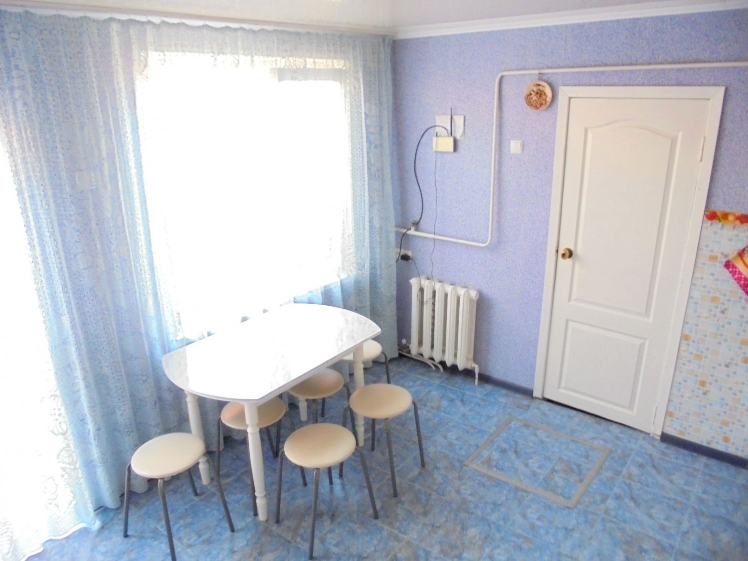 . Дом под ключ  Отдельный трехкомнатный дом со своим закрытым двором и гаражом без хозяев.. Феодосия