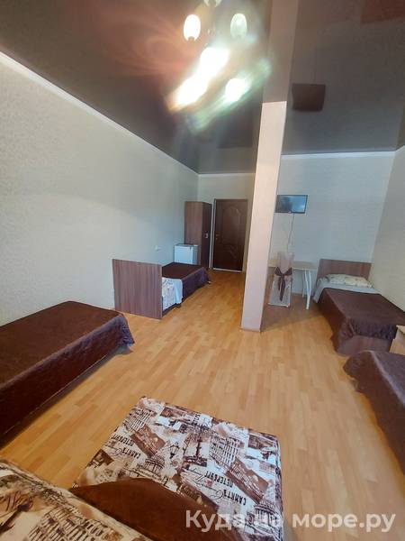 Стандартный четырёхместный номер. Гостевой дом "Нур". Ольгинка Стандартный четырёхместный номер. Гостевой дом "Нур". Ольгинка