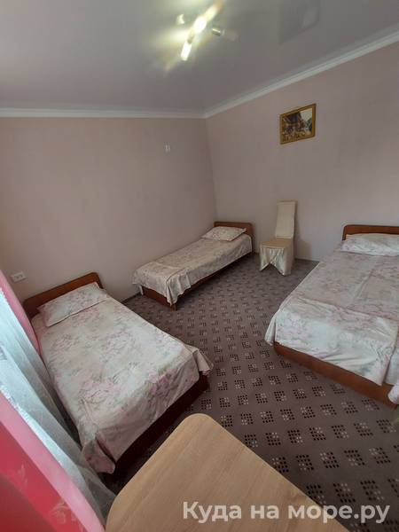 Классический трёхместный номер. Гостевой дом "Нур". Ольгинка Классический трёхместный номер. Гостевой дом "Нур". Ольгинка