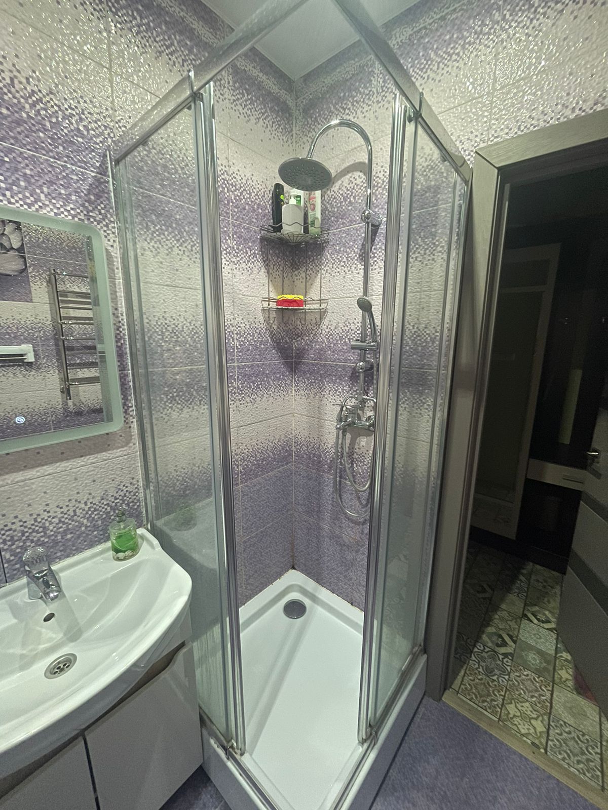 . Квартира в многоквартирном доме Sun Hills. Небуг