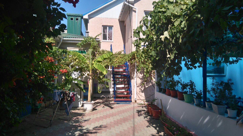 . Гостевой дом на Комарова 17. Витязево