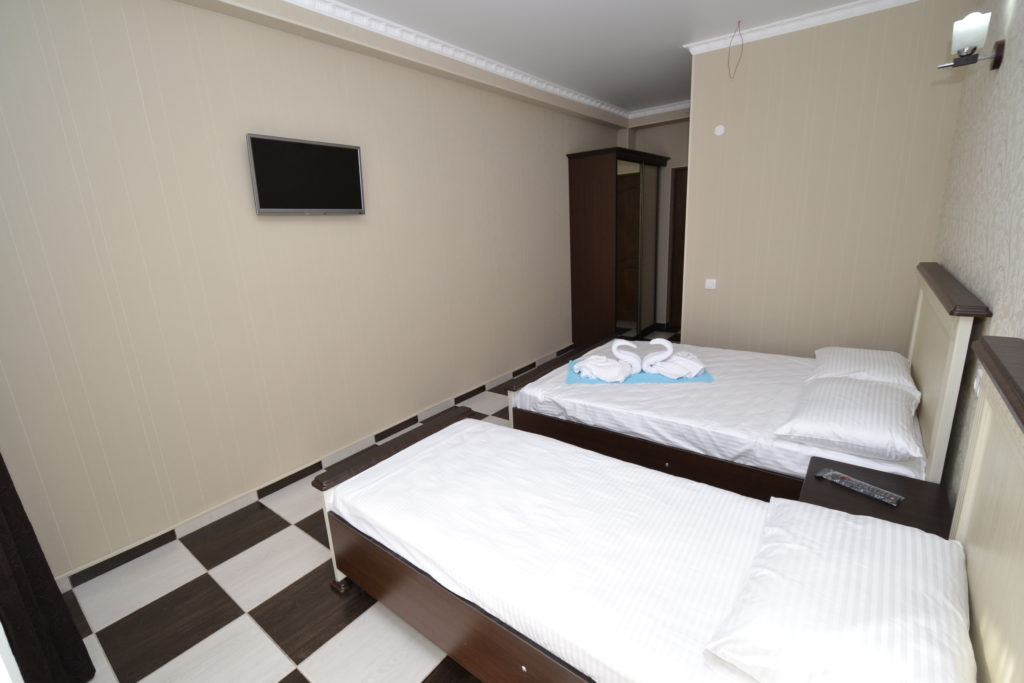 Трехместный номер с балконом. Гостевой дом «Акрополь» - Витязево. Витязево