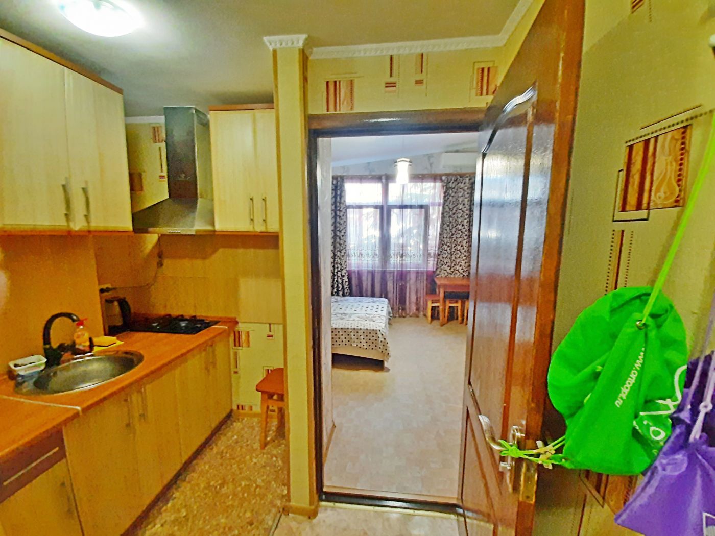 . Квартира в 100 метрах от моря. Алушта . Квартира в 100 метрах от моря. Алушта