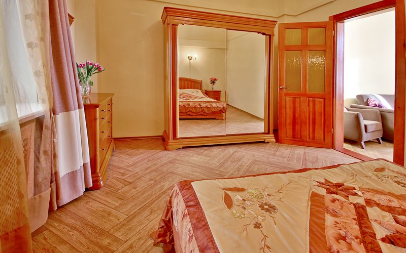 Люкс. Отель Золото Азарта. Ялта