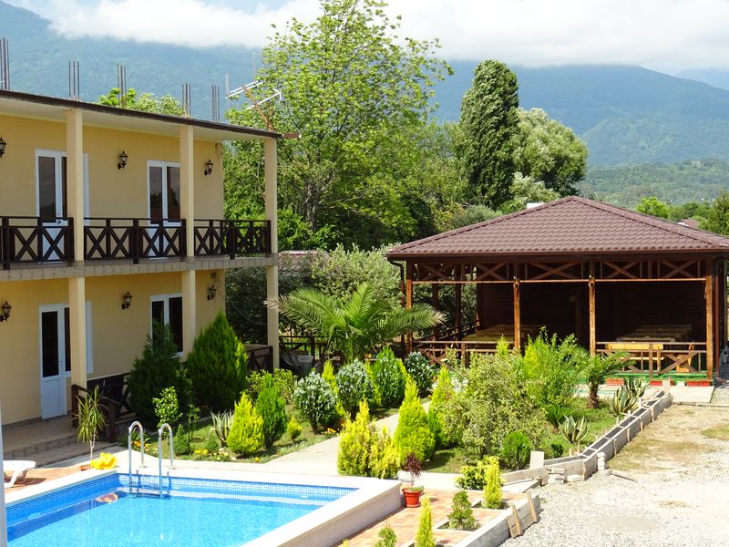 . Гостевой дом "У дед Самвела". Пицунда