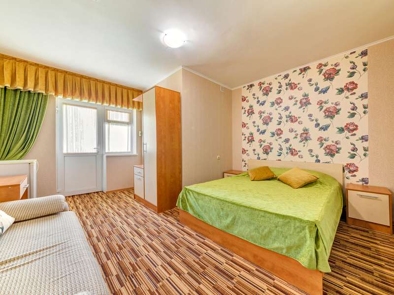 Стандарт улучшенный на 2-4 человека с удобствами (Корпус 1). Гостевой дом «Белая лебедь». Голубая бухта