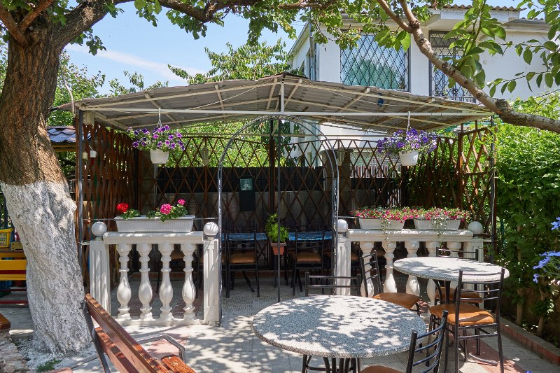 . Гостевой дом "Малиновая 10". Севастополь