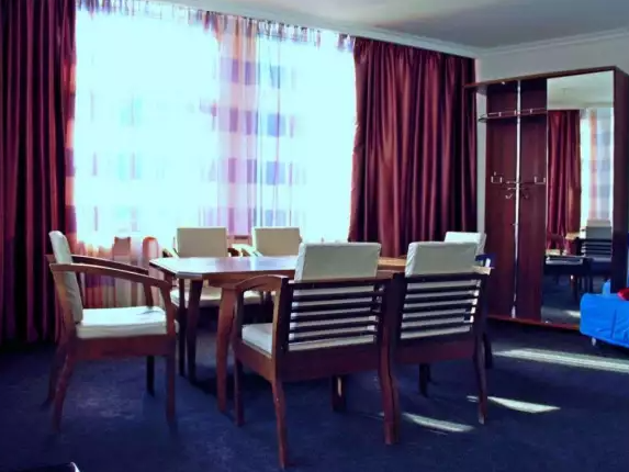 Апартаменты двухкомнатные 2-местные. Гостиница «Домбай». Домбай-гостиницы