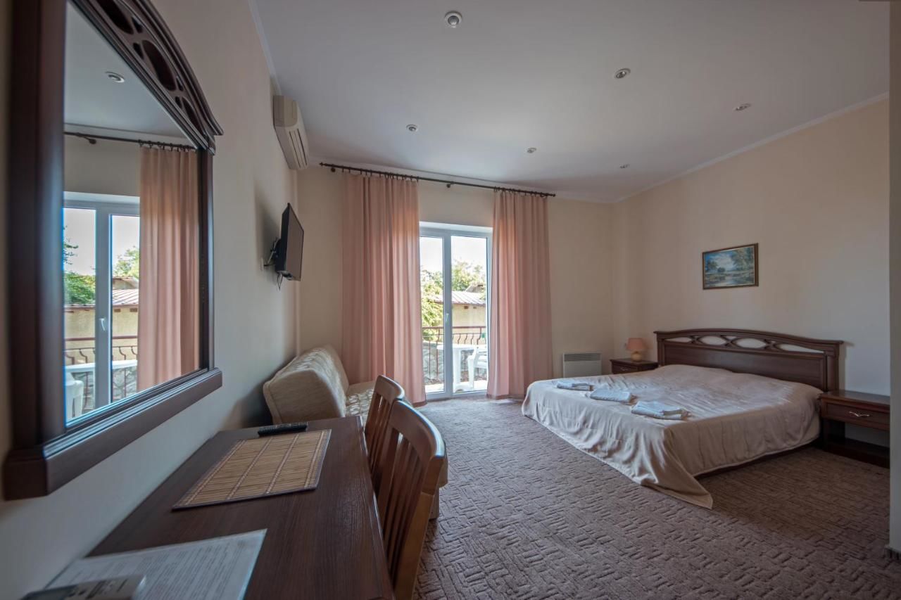 . Гостевой дом «Кедр-Восток». Алупка