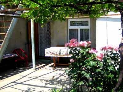 Номер с отдельным входом и своим двориком (4 чел.) . Гостевой дом «Жасмин – люкс». Севастополь