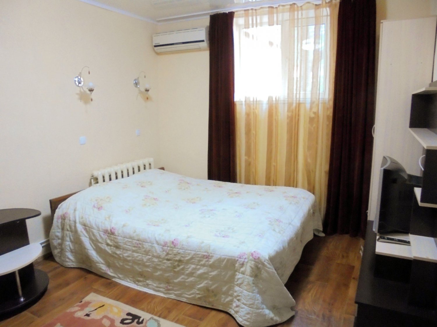 . Дом под ключ  Отдельный трехкомнатный дом со своим закрытым двором и гаражом без хозяев.. Феодосия