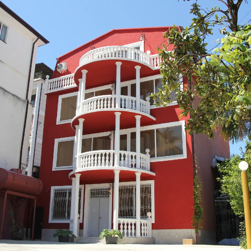 . На Леона . Сухум