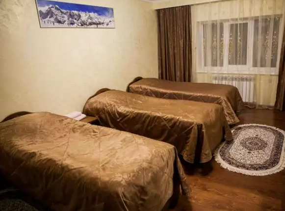 3-местный Стандарт (Малый корпус). Гостиница «Кристалл». Домбай-гостиницы