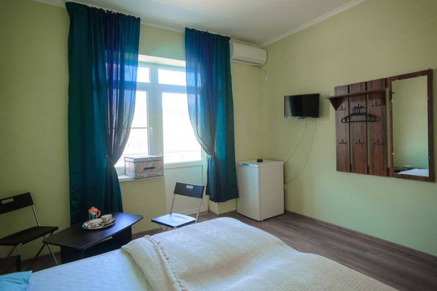 2-х местный номер улучшенный. Гостевой дом "Лурмарин". Якорная Щель