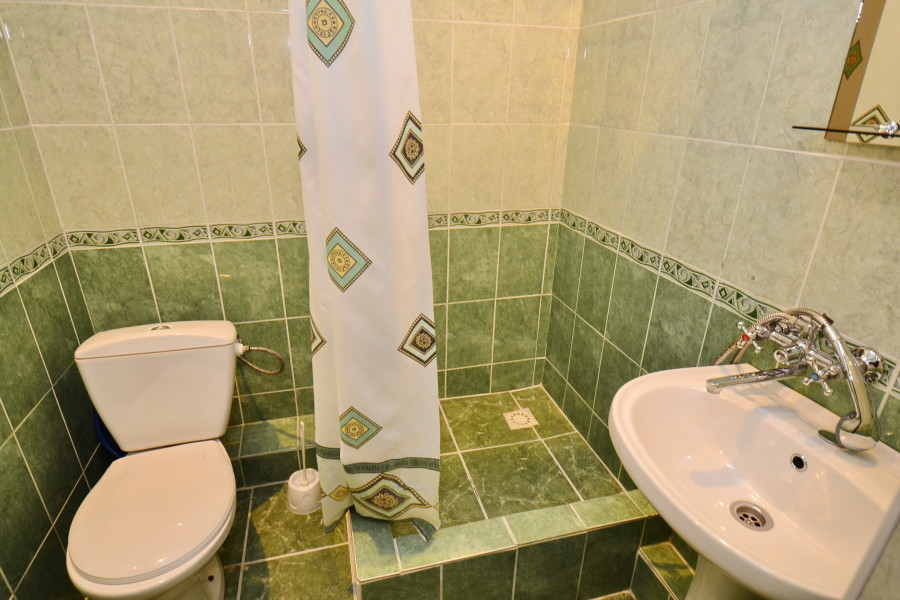 Полулюкс — трёхместный, с балконом. Гостевой дом «Алёша». Витязево