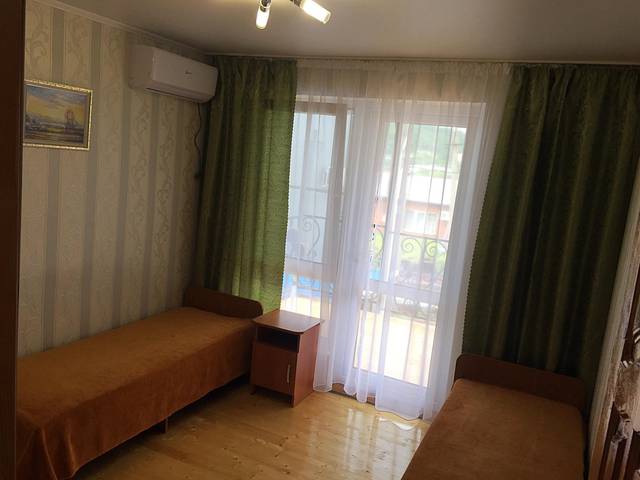 4-х местный номер (№ 8). Частный сектор СЕМЕЙНЫЙ ДВОРИК. Джубга