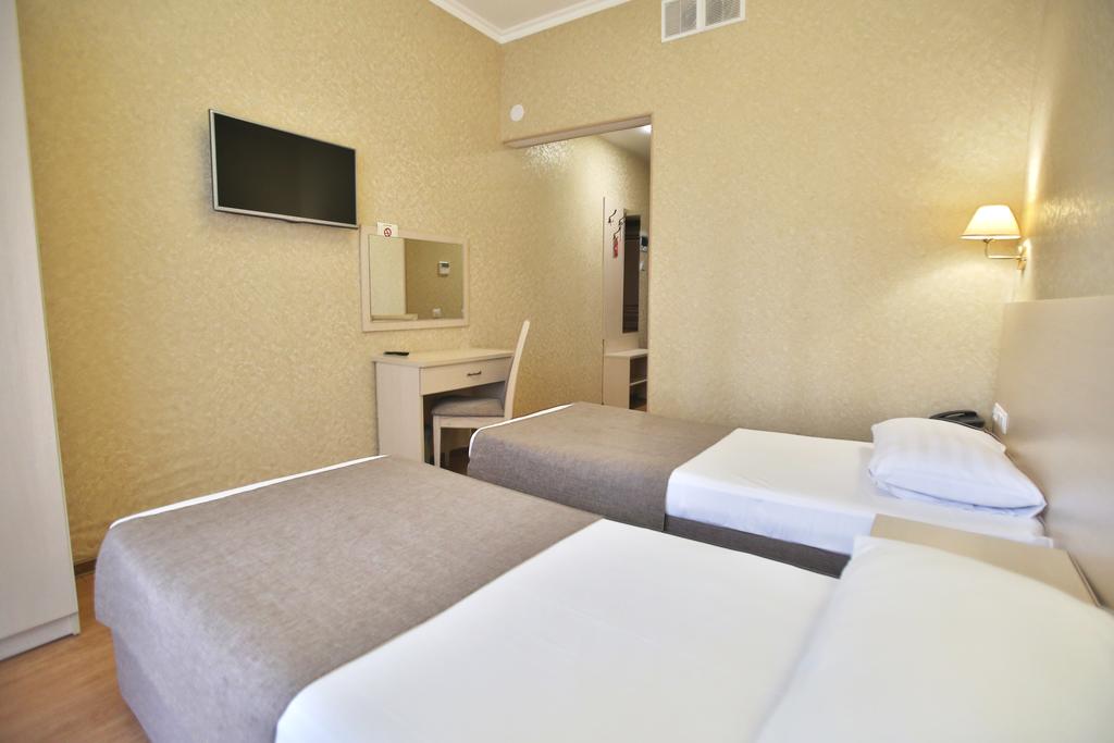 Двухместный номер «Комфорт» с 1 кроватью или 2 отдельными кроватями. Отель Морская звезда . Адлер Двухместный номер «Комфорт» с 1 кроватью или 2 отдельными кроватями. Отель Морская звезда . Адлер