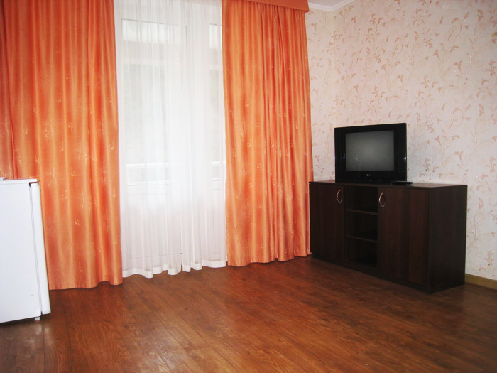 Двухкомнатный номер «Полулюкс». Отель «Ра-Дуга». Партенит