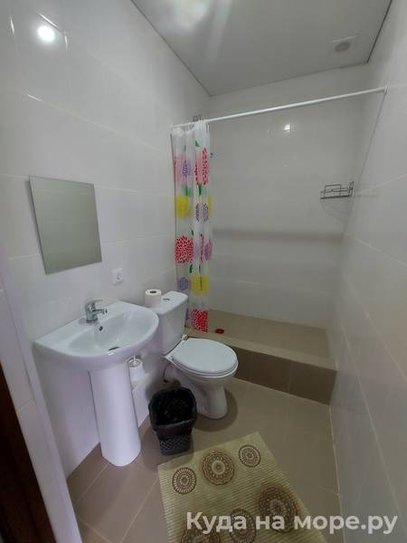 Трёхместный номер с балконом. Гостевой дом "Нур". Ольгинка Трёхместный номер с балконом. Гостевой дом "Нур". Ольгинка