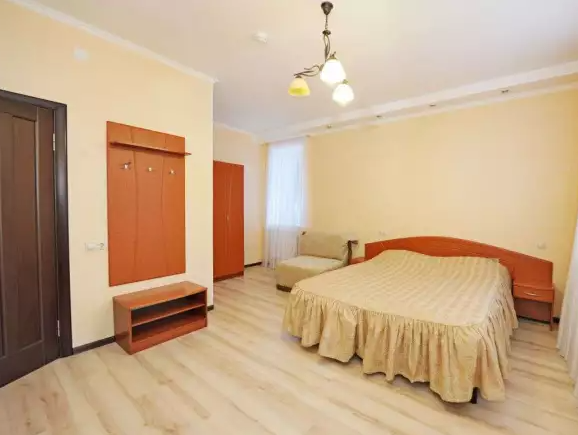 «Полулюкс». Гостиница «Гранд Виктория». Домбай-гостиницы