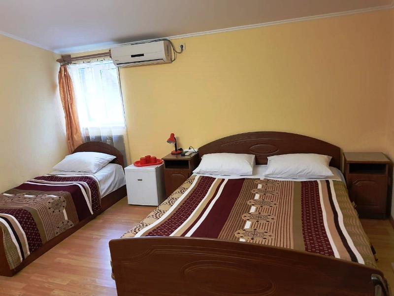 3-х местный номер Стандарт. Гостевой дом "Ника" - Адлер. Адлер