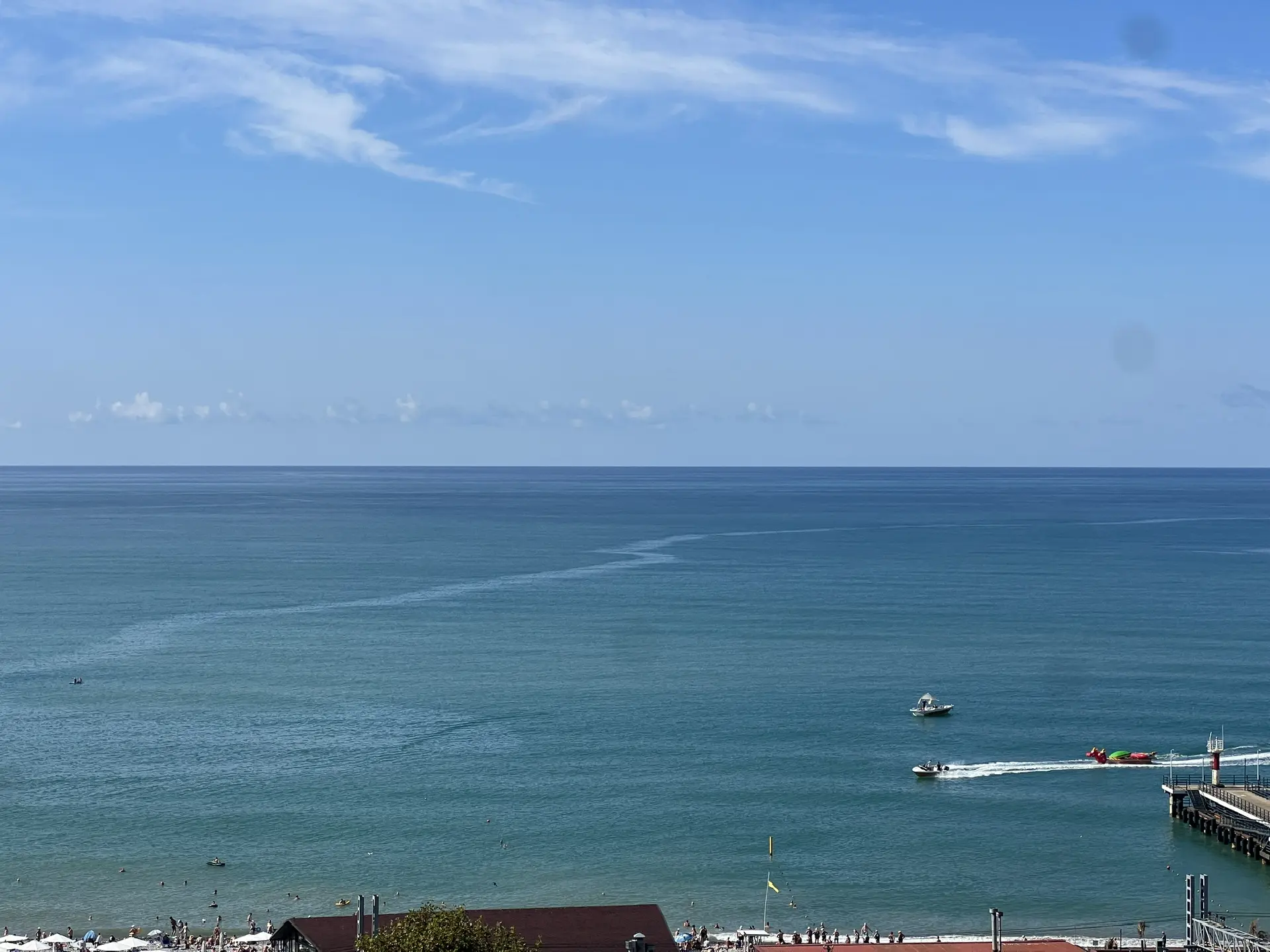 . Квартира в многоквартирном доме Апартамент с видом на море на первой линии. Дагомыс