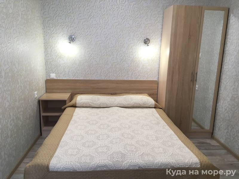 Студия плюс (2-комнатная, 2 этаж). Гостевой дом Алиса - Солоники. Солоники