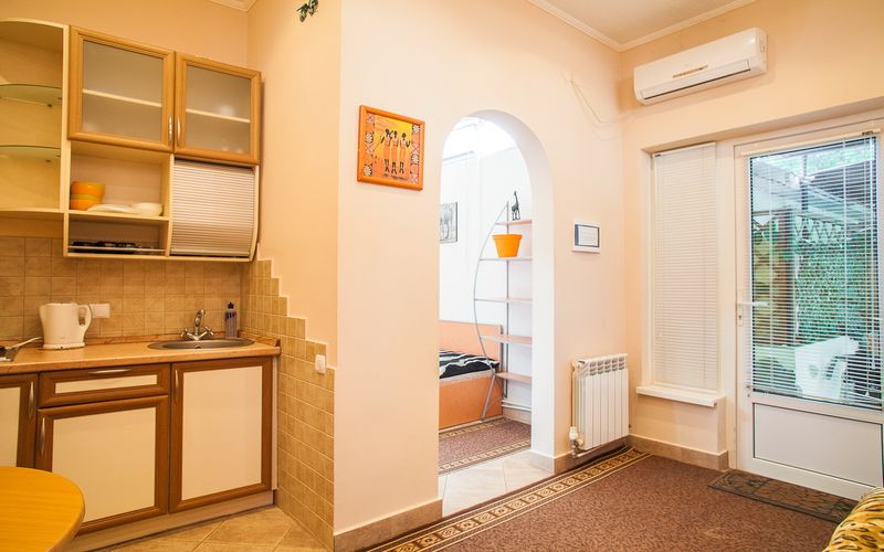 . Гостиный дом на Лавровом. Ялта