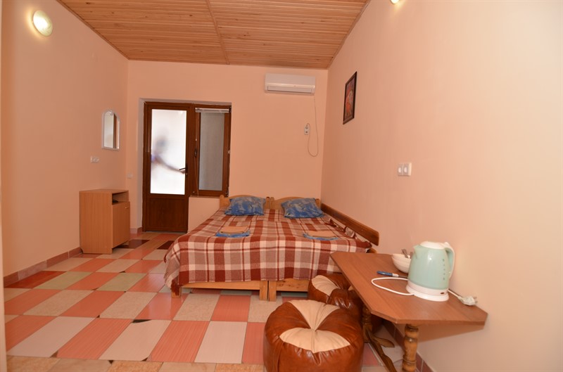 2-местный улучшенный. Гостевой дом «Белый». Саки