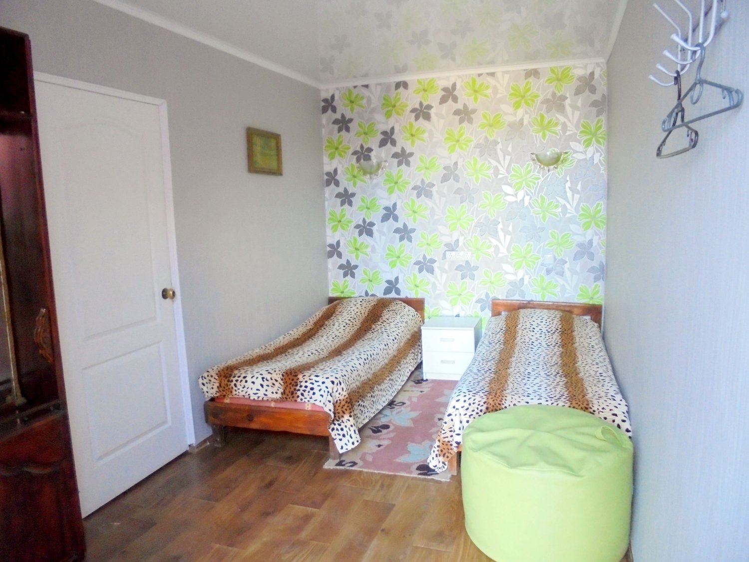 . Дом под ключ  Отдельный трехкомнатный дом со своим закрытым двором и гаражом без хозяев.. Феодосия