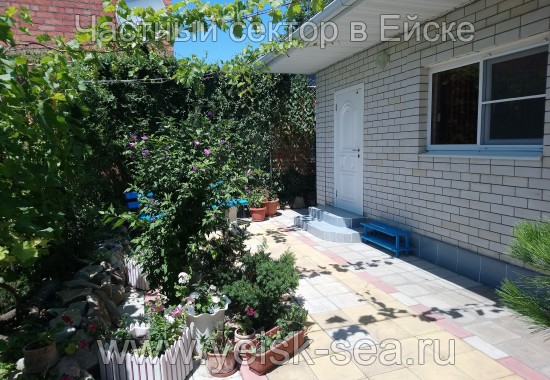 Отдельный дом на 4 человека. Гостевой дом на Кропоткина 39. Ейск