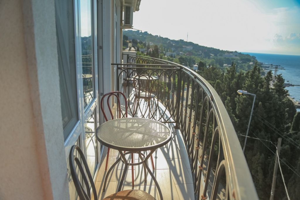 Полулюкс 1 комнатный. Гостевой дом Частный "Арзы". Симеиз