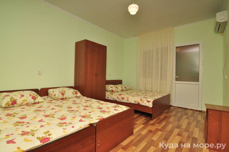 4-х местный «Стандарт» с дополнительным местом. Частный сектор «У Ануш». Пицунда