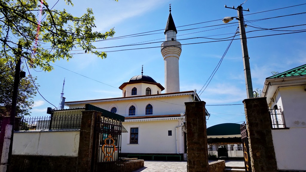 Соборная мечеть Кебир-Джами. Фото взято с сайта: https://www.on-the-road.ru/
