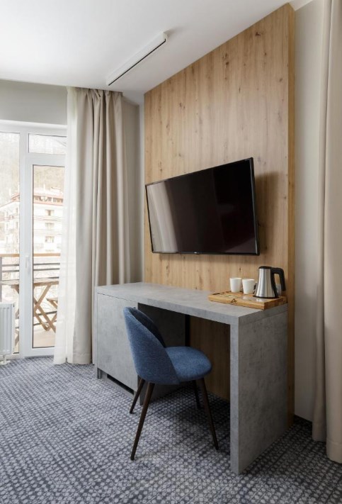 Двухместный (Двухместный номер Делюкс с 1 кроватью и балконом). Отель Отель Ikos Polyana. Красная Поляна