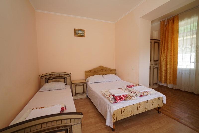 Стандарт 3-х местный. Гостевой дом Дубовая роща. Лермонтово