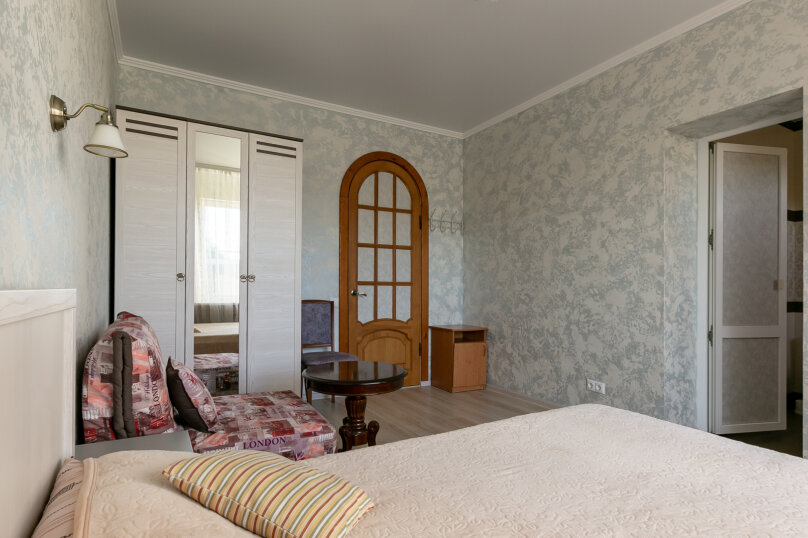 . Гостевой дом "Уютный дворик" на Толстого 42А. Геленджик