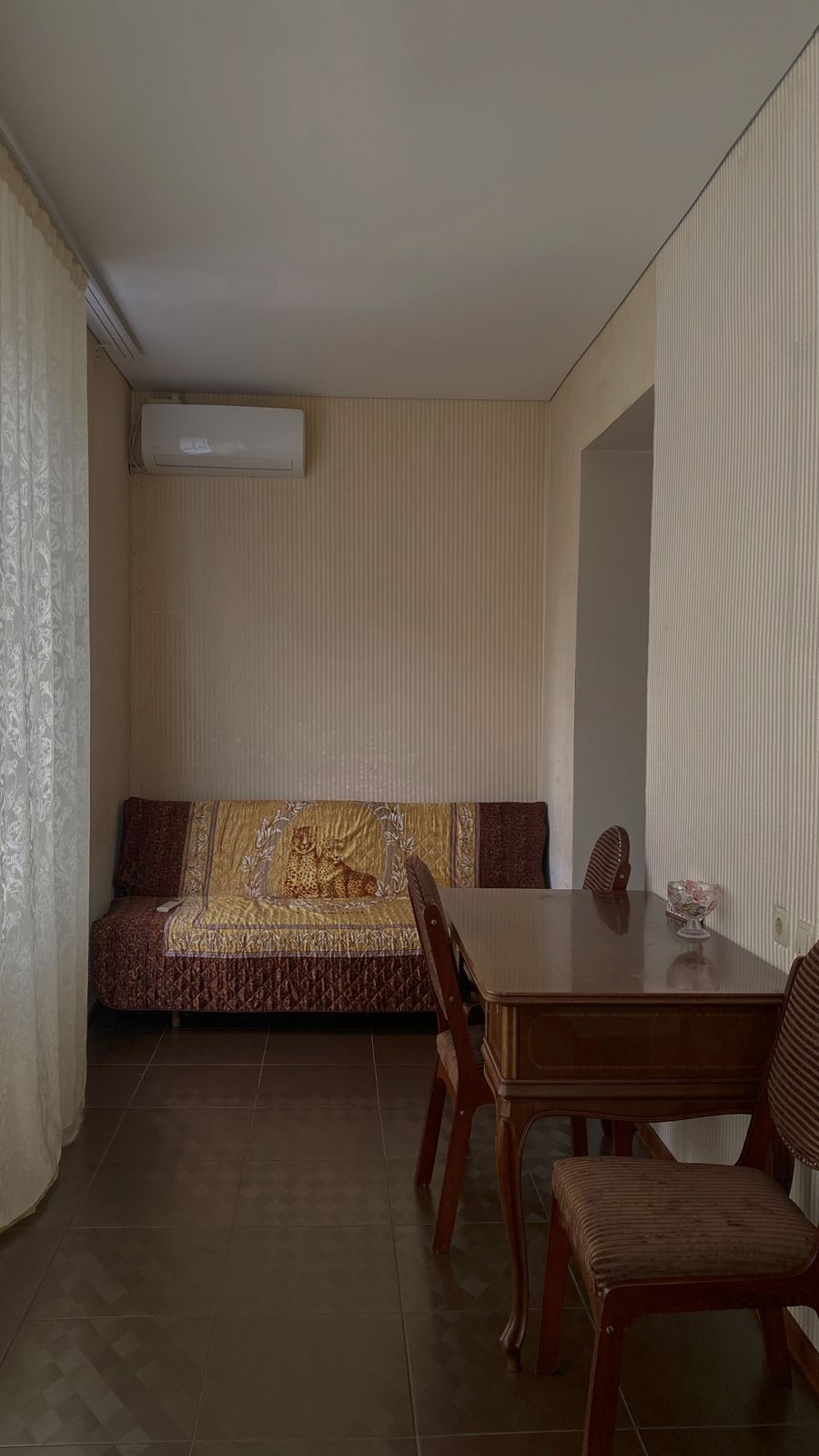 . Двухкомнатная квартира у рынка . Гагра