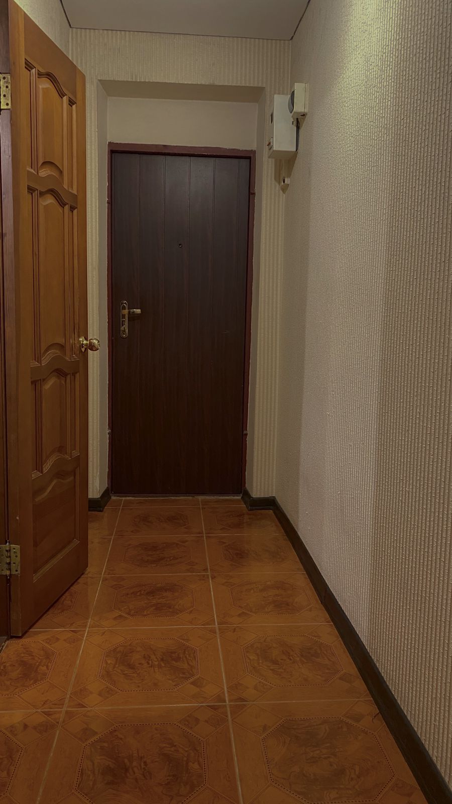 . Двухкомнатная квартира у рынка . Гагра