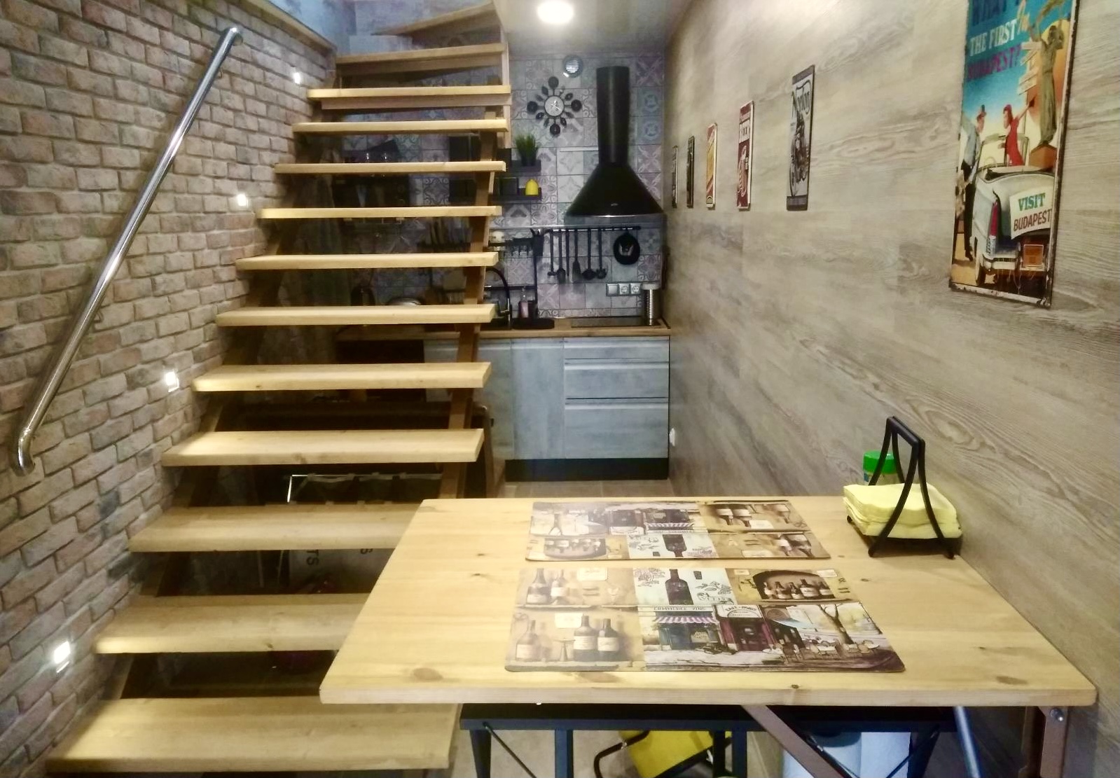 . Квартира в многоквартирном доме на земле в пгт Коктебеле недалеко от моря (700 м), с кондиционером. Коктебель